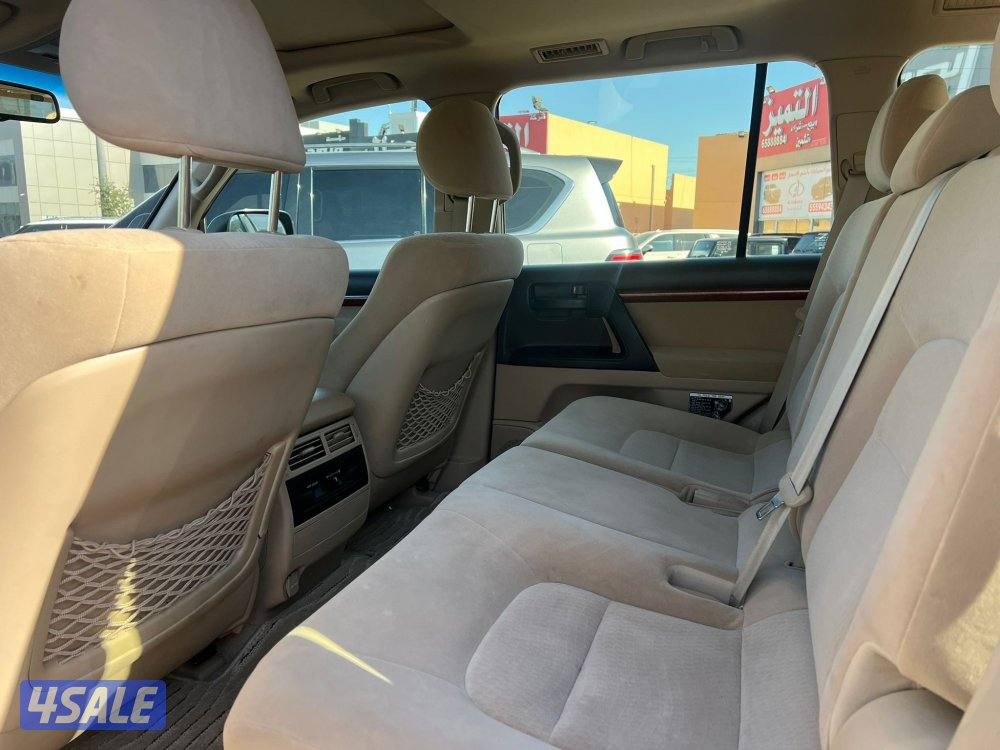 لاندكروزر GXR V8 🔥 بحالة نادرة6