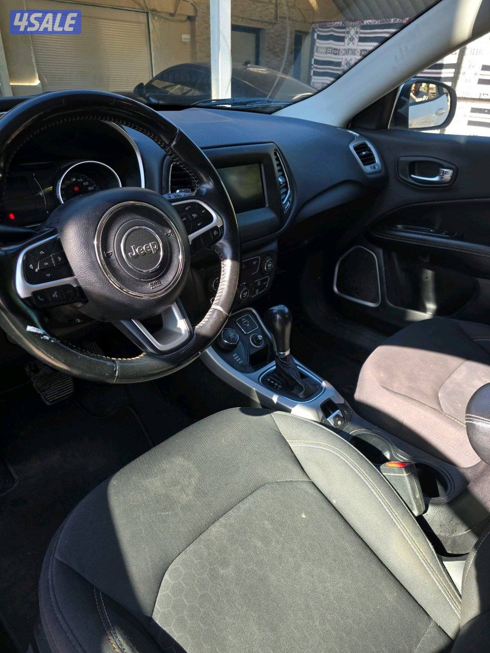 كومباس 2019 ابيض فيها ضربة شاصي معدله   محركات شغال3