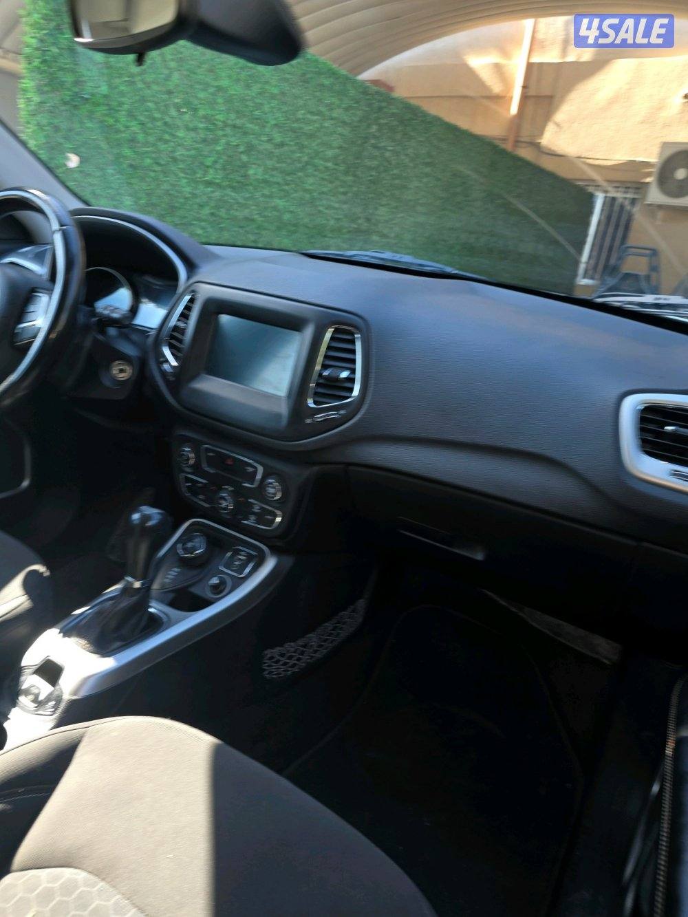 كومباس 2019 ابيض فيها ضربة شاصي معدله   محركات شغال4