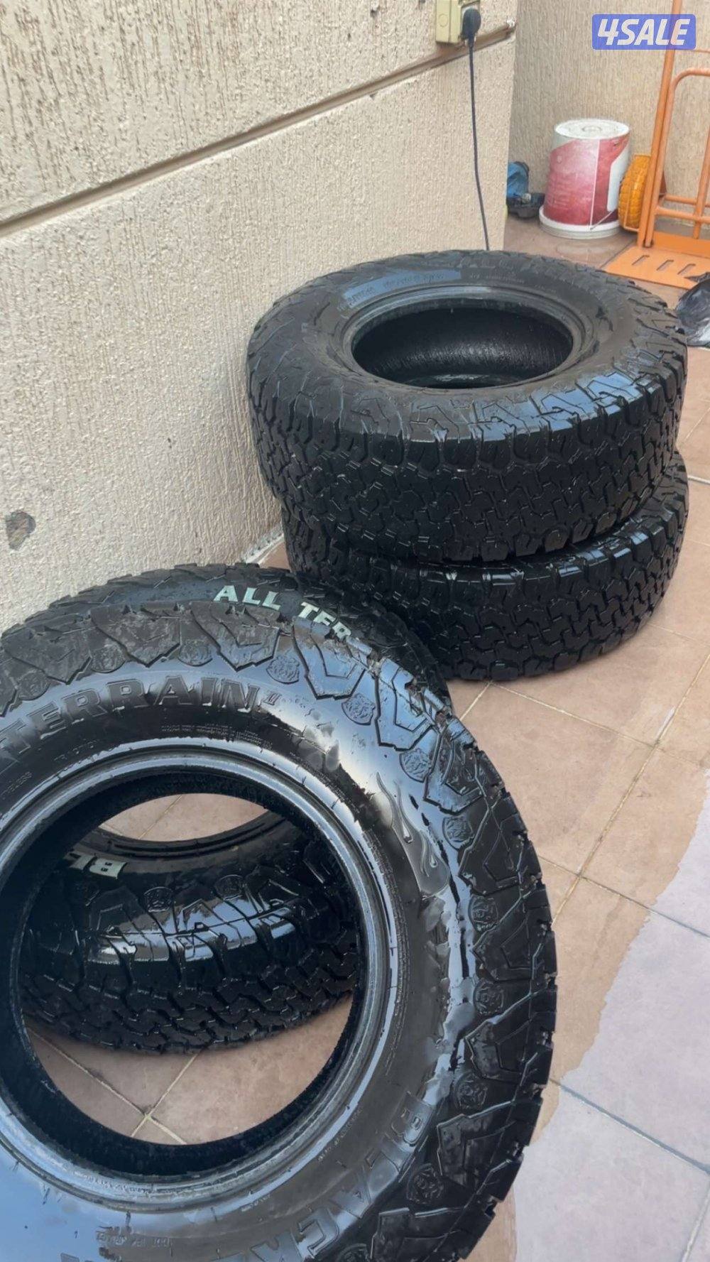 للبيع اربع تواير بلاك بير نص حجري مو مستعملين ولا مره0