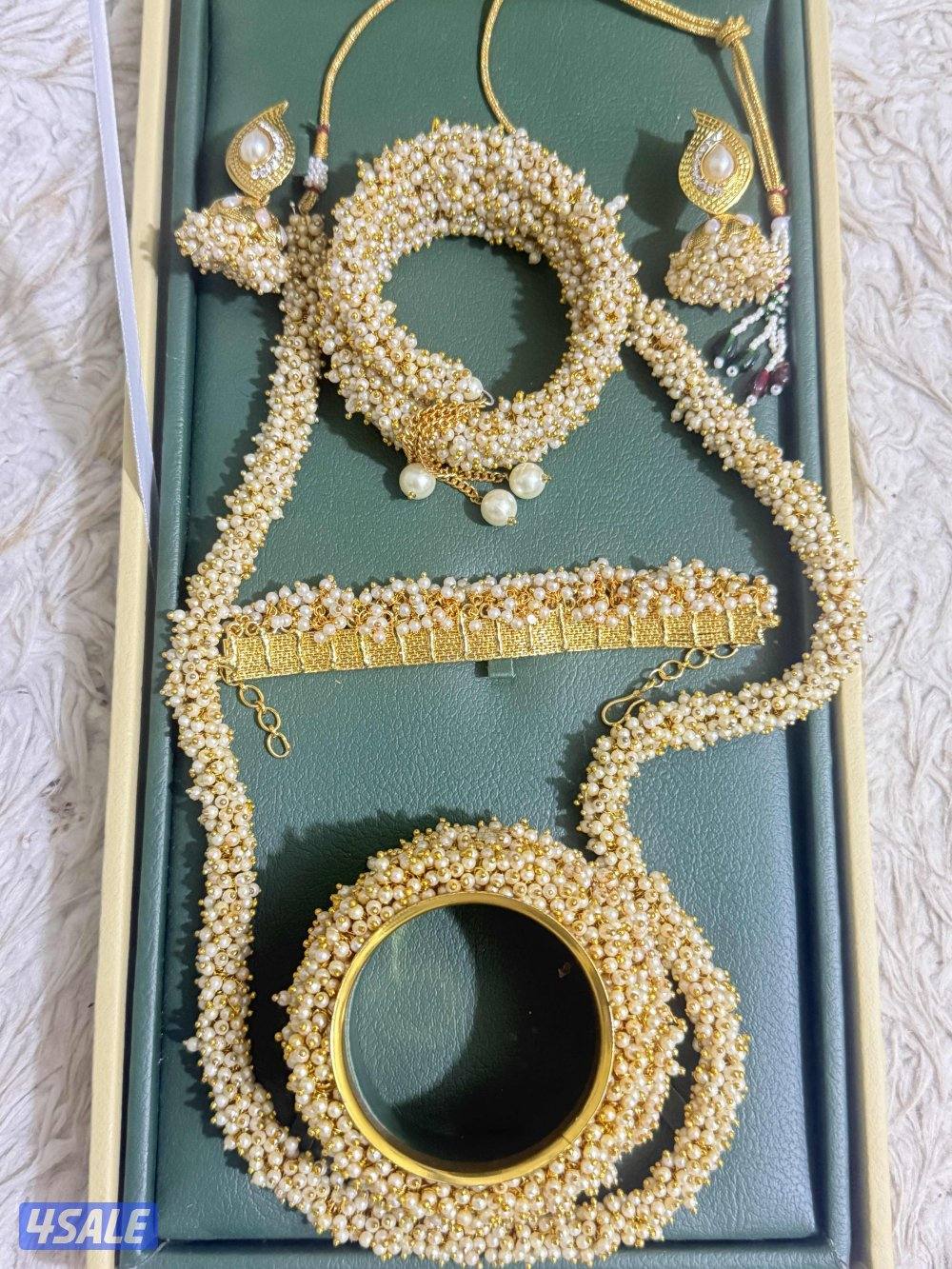 اكسسوارات نسائية متنوعه ماركات مختلفه2