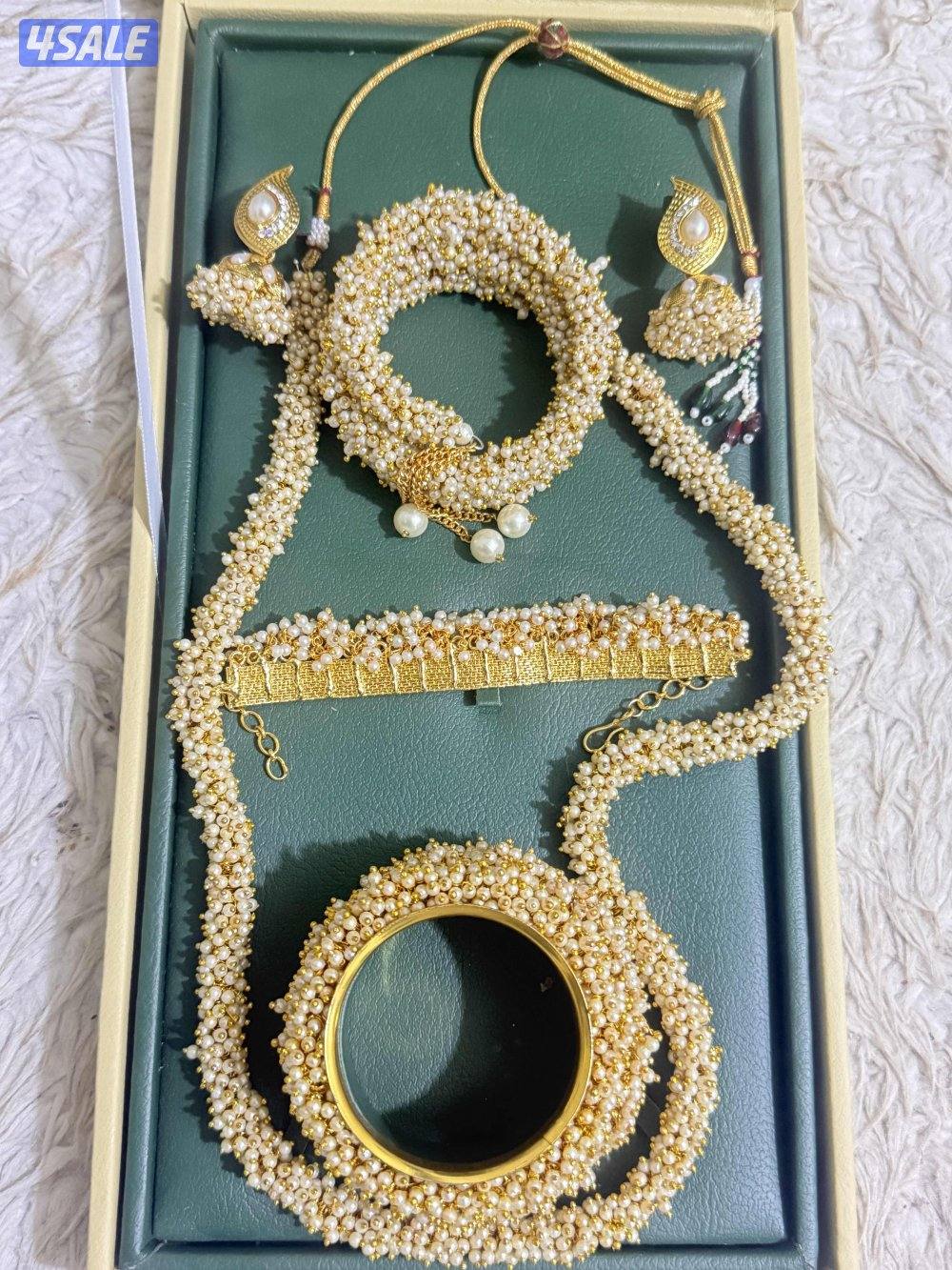 اكسسوارات نسائية متنوعه ماركات مختلفه5