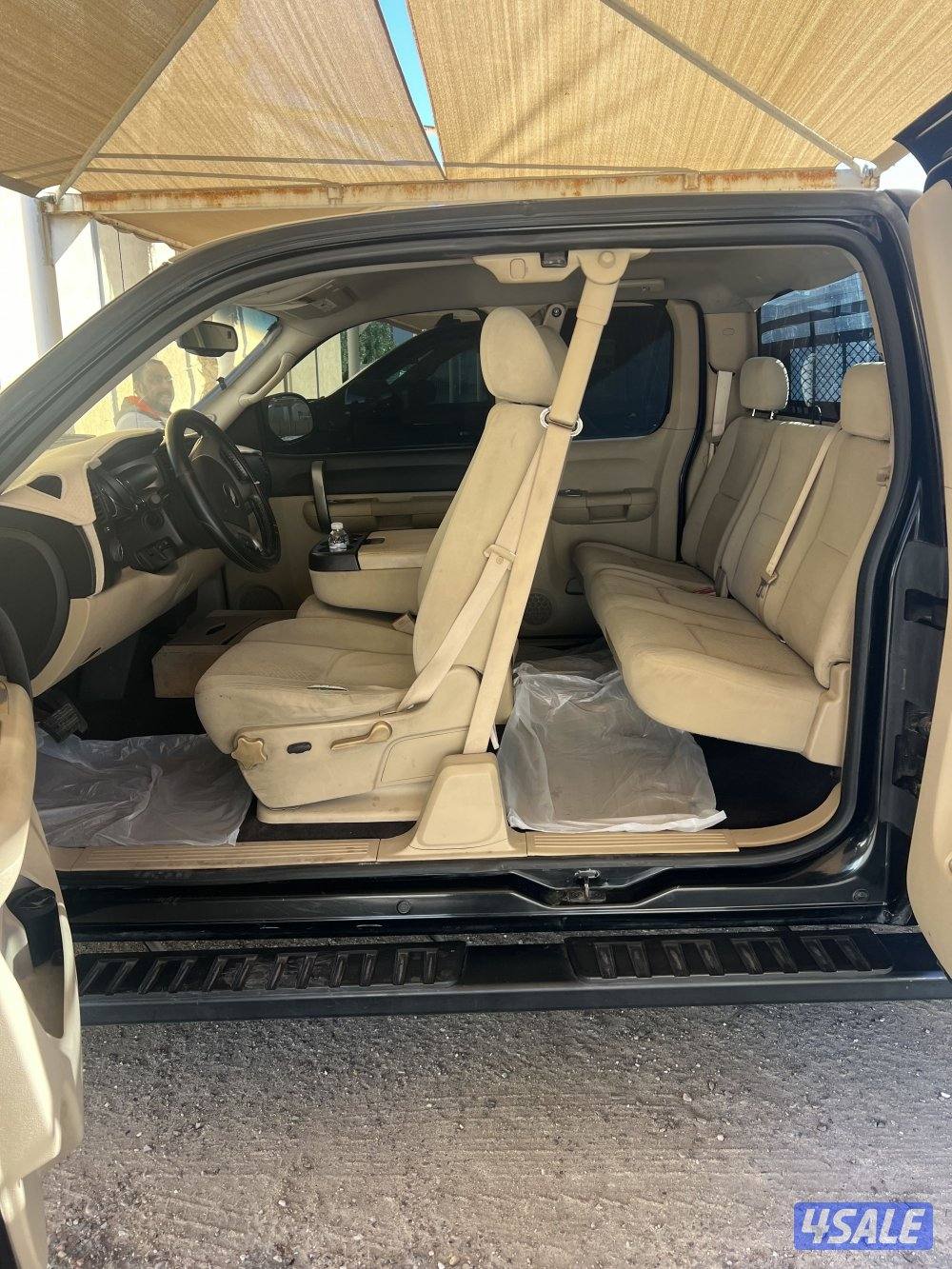 وانيت بدون دبل تواير جديده والسيارة نظيفه جداً واستعمال ممتاز غمارة ونص10