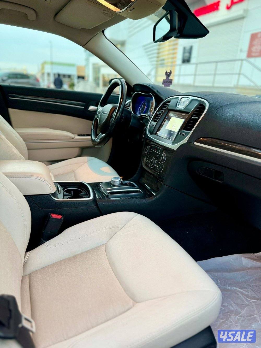 كرايزلر C300 V65