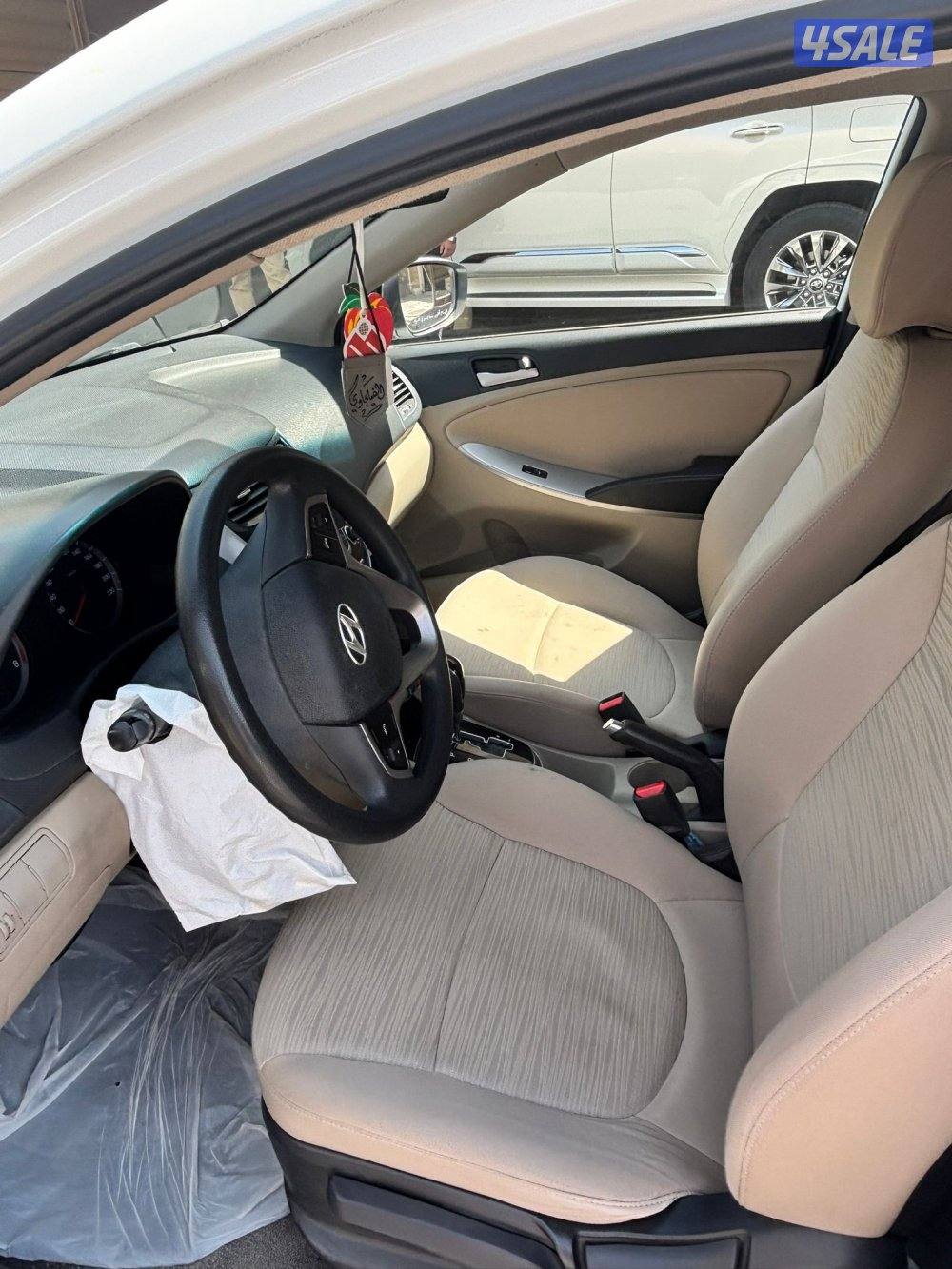 للبيع هيونداي اكسنت 2015 نظيفة3