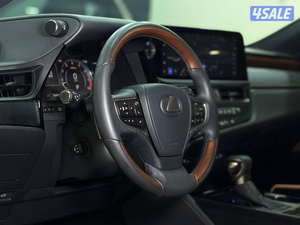 لكزس ES250 وكالة تحت الكفالة موديل ٢٠٢٣ عداد ١٦ الف كيلو4
