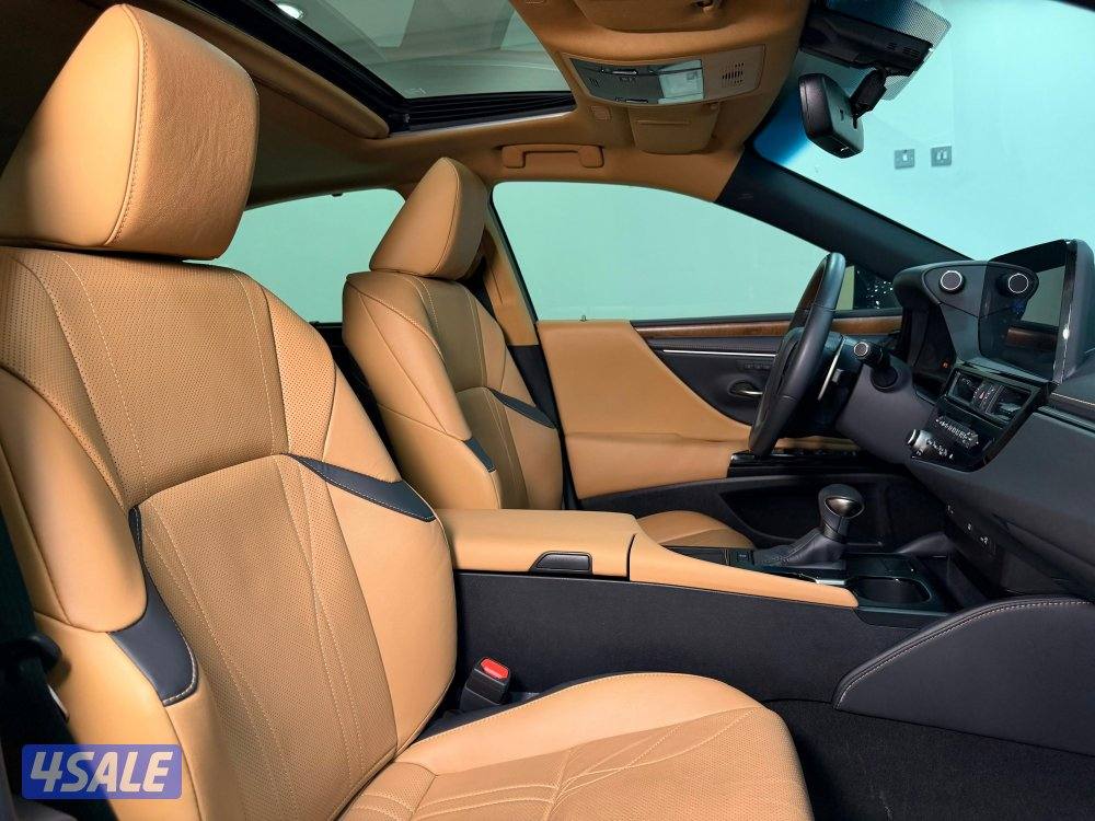 لكزس ES250 وكالة تحت الكفالة موديل ٢٠٢٣ عداد ١٦ الف كيلو6