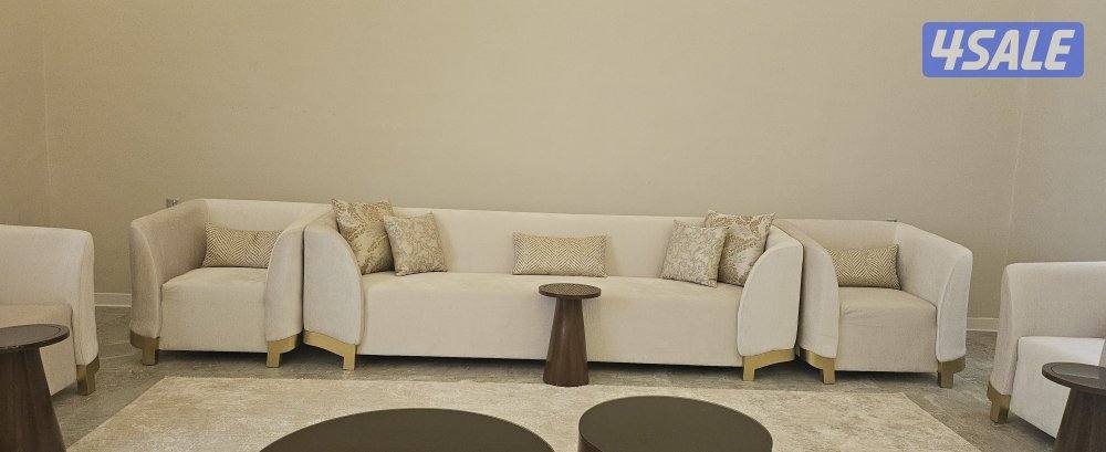 غنفات بحاله فوق الممتازه يوجد توصيل مجاني الكبار ٣م مع الطاولات0