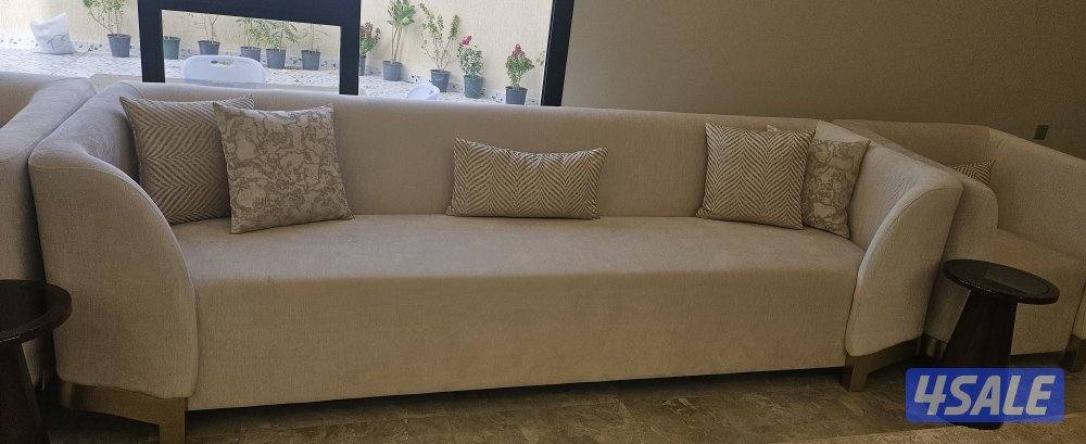 غنفات بحاله فوق الممتازه يوجد توصيل مجاني الكبار ٣م مع الطاولات2