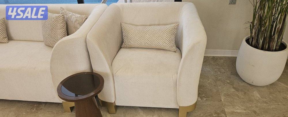 غنفات بحاله فوق الممتازه يوجد توصيل مجاني الكبار ٣م مع الطاولات3