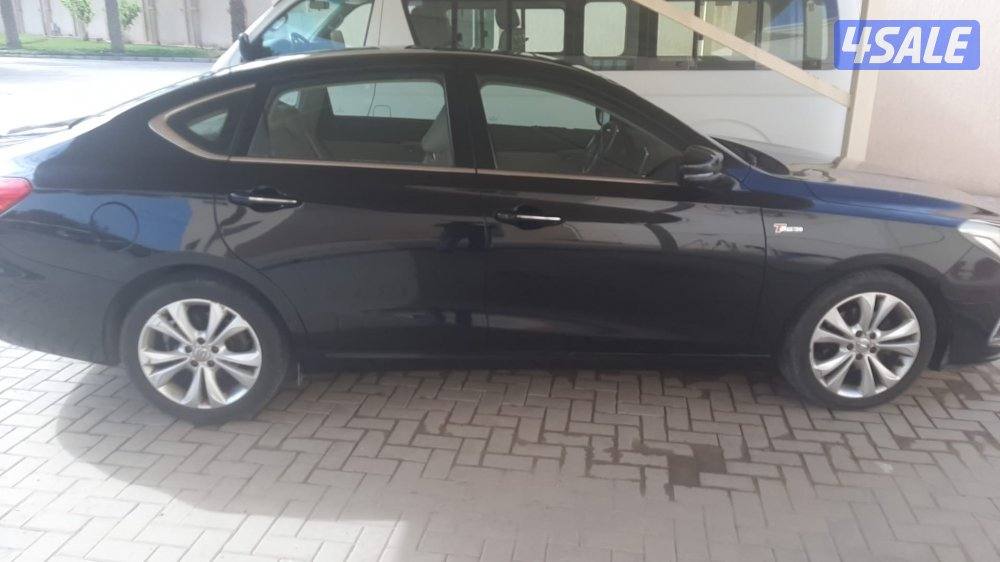 سيارة نظيفة جدا0