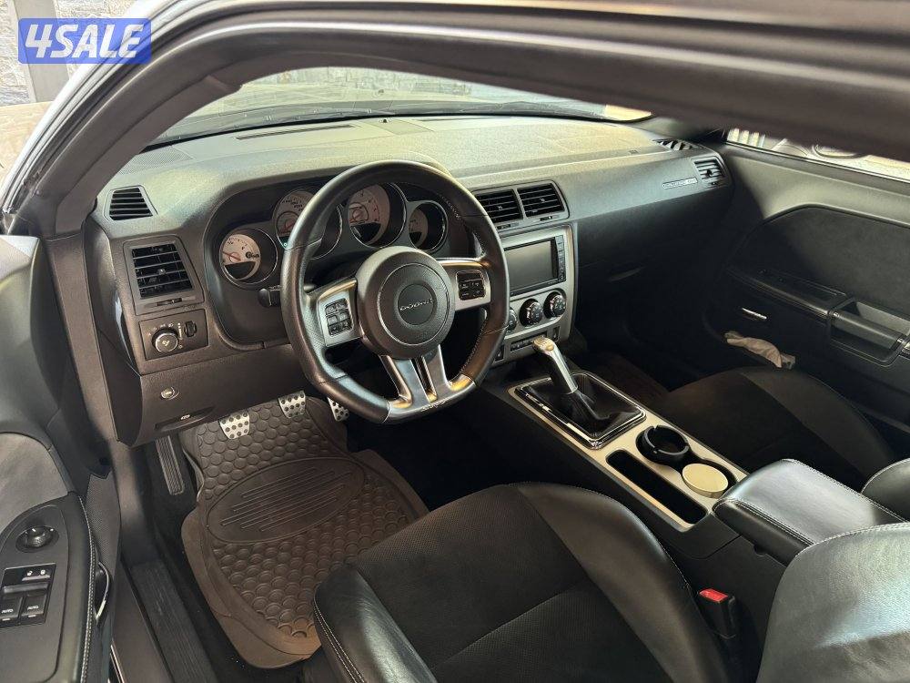 للبيع Srt8 موديل 2013 قير عادي ماشي 46 الف فقط2