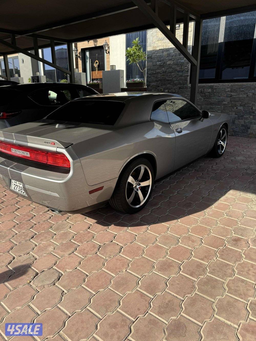 للبيع Srt8 موديل 2013 قير عادي ماشي 46 الف فقط3