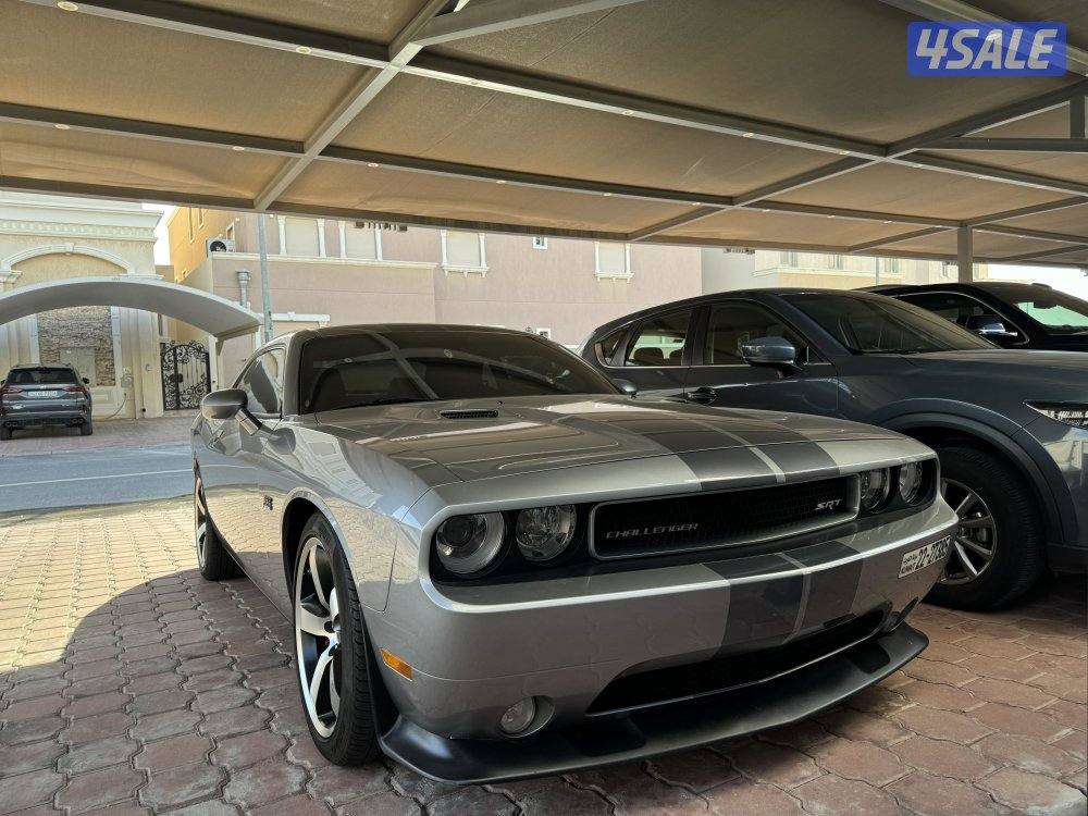 للبيع Srt8 موديل 2013 قير عادي ماشي 46 الف فقط4