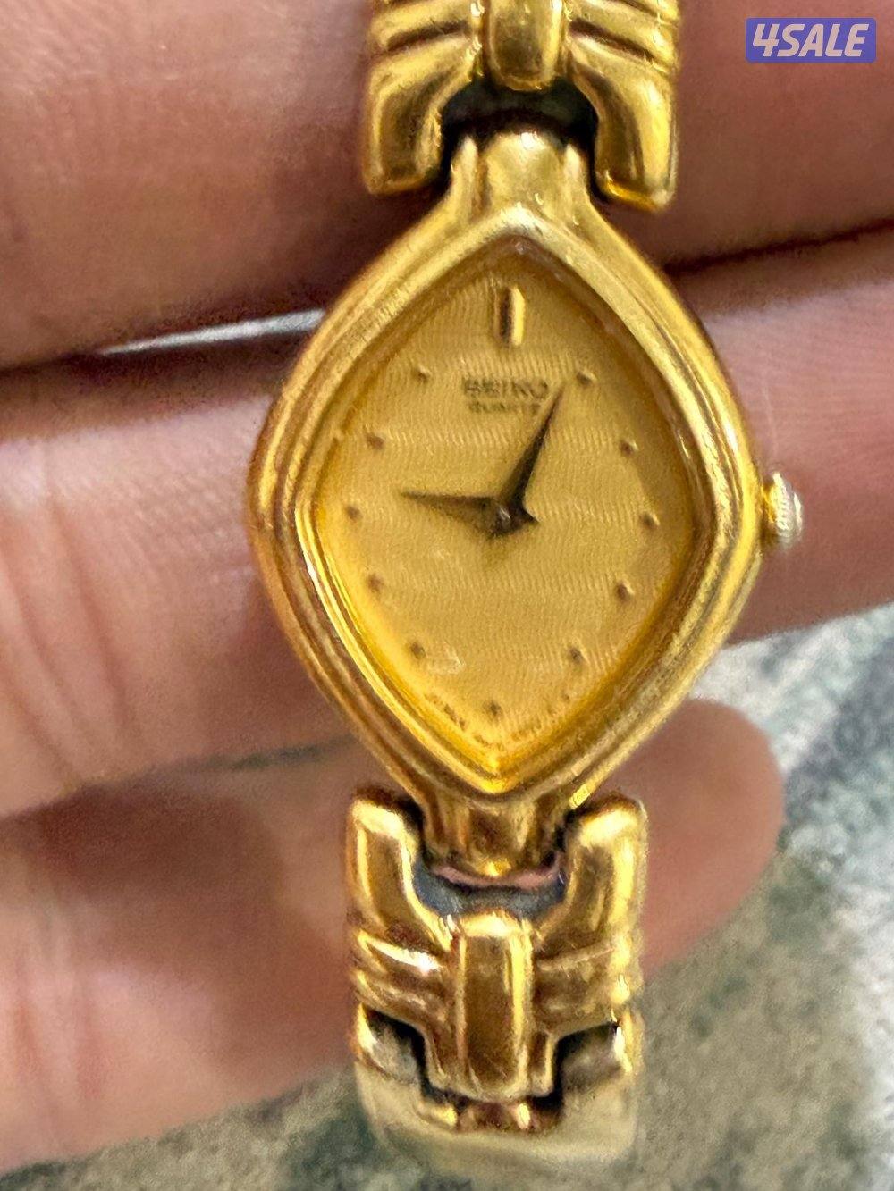 مجموعة قيمة ومميزة من الساعات النسائية ماركات مختلفه6