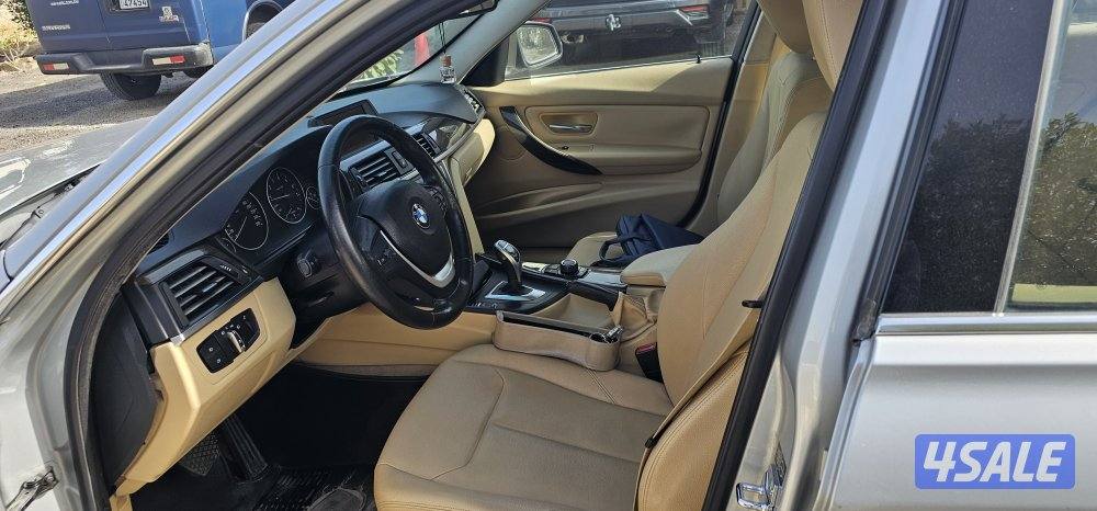 BMW 3 Series 2012 - 320i Sedan5