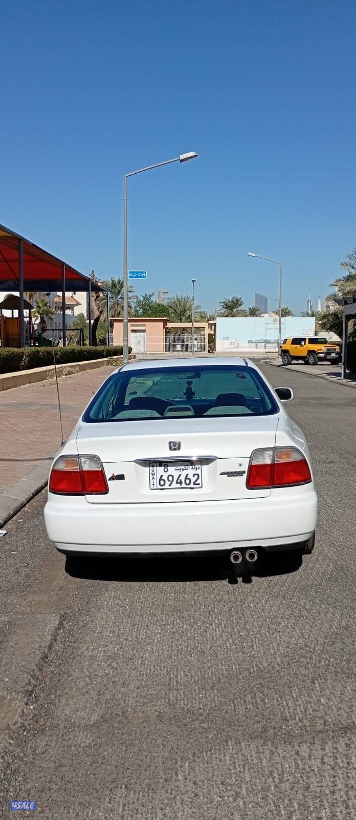 للبيع هوندا اكورد باب واحد1