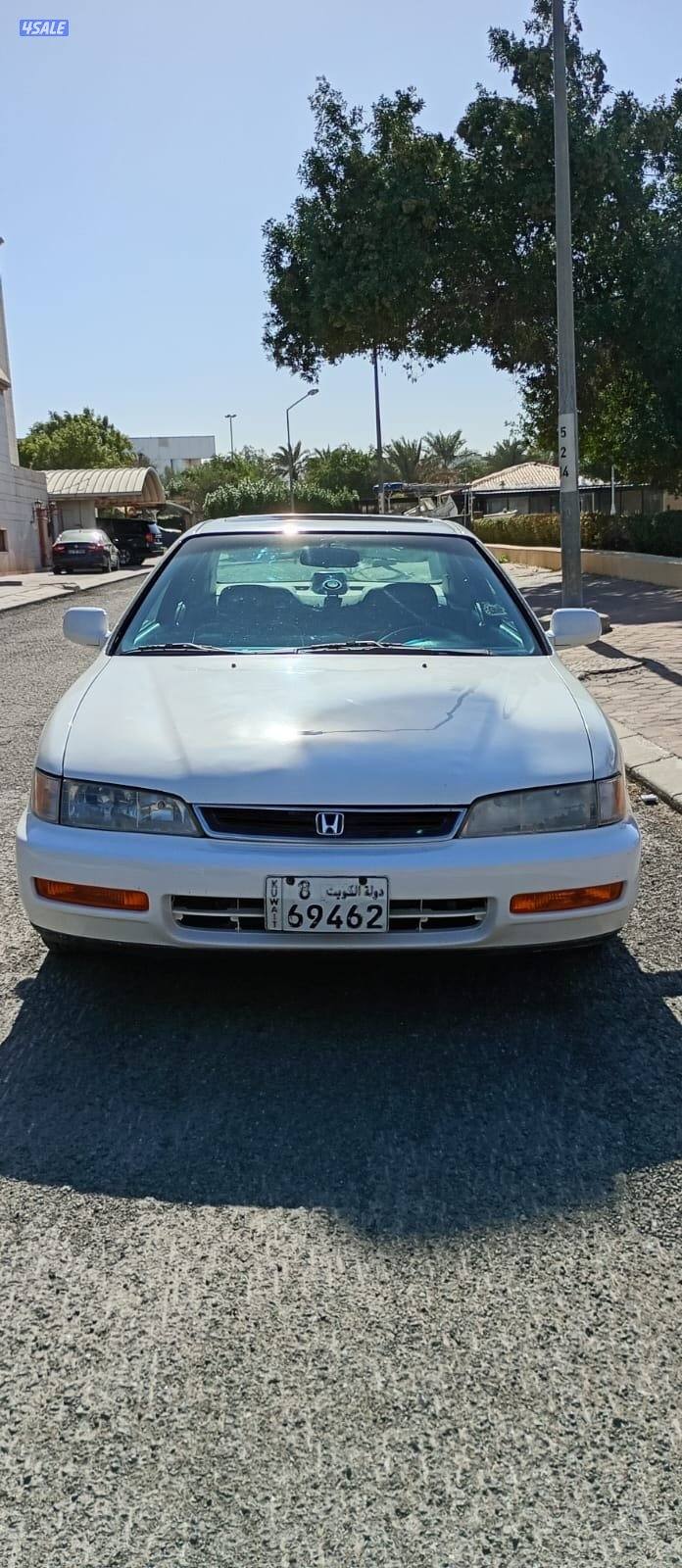 للبيع هوندا اكورد باب واحد3