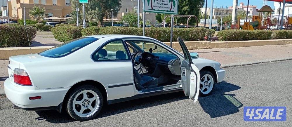للبيع هوندا اكورد باب واحد5