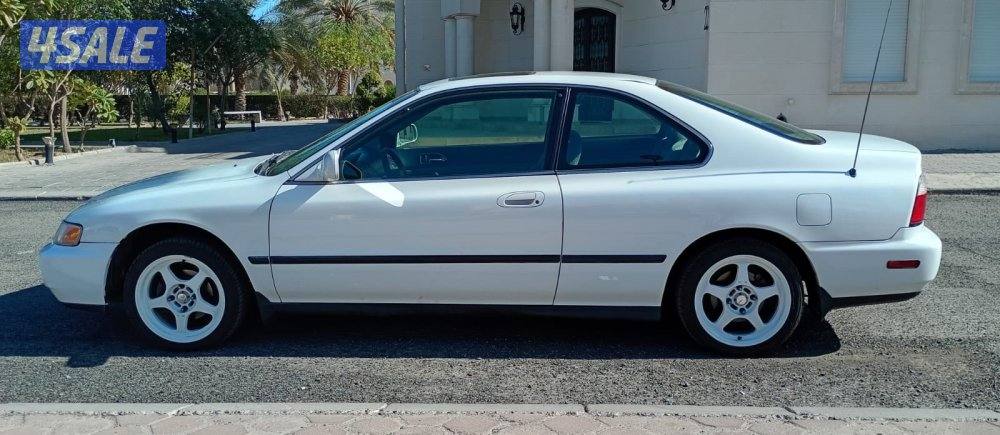 للبيع هوندا اكورد باب واحد4