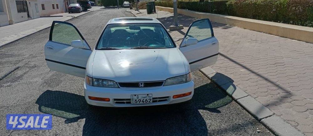 للبيع هوندا اكورد باب واحد9