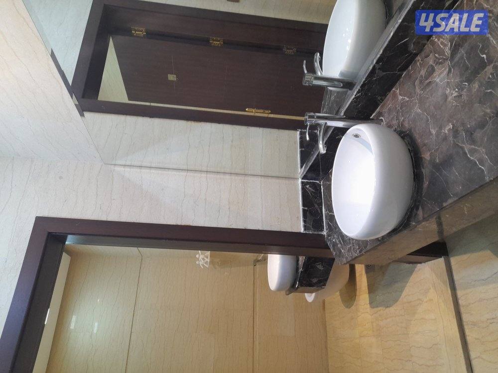 دور ارضي ٤غرف وخدامه مستر وصاله ويوجد دور صاله كبيره ودوانيه وغرفة ساي4