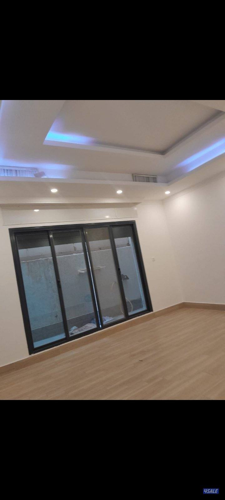 دور ارضي ٤غرف وخدامه مستر وصاله ويوجد دور صاله كبيره ودوانيه وغرفة ساي7