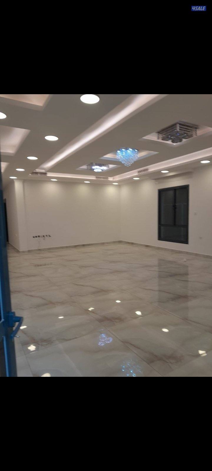 دور ارضي ٤غرف وخدامه مستر وصاله ويوجد دور صاله كبيره ودوانيه وغرفة ساي8