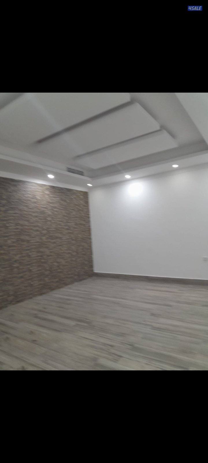 دور ارضي ٤غرف وخدامه مستر وصاله ويوجد دور صاله كبيره ودوانيه وغرفة ساي10