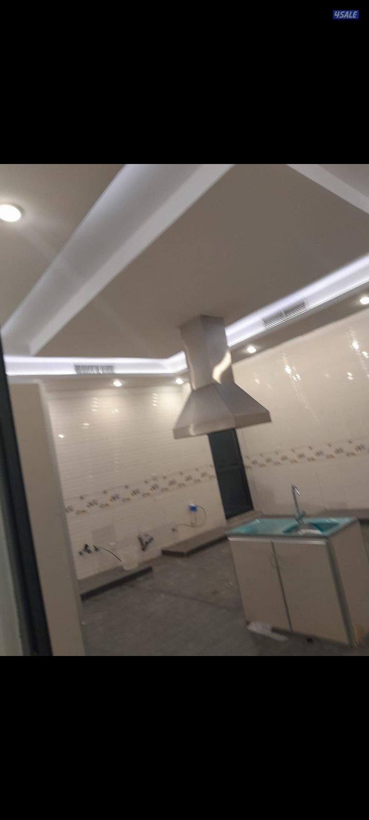 دور ارضي ٤غرف وخدامه مستر وصاله ويوجد دور صاله كبيره ودوانيه وغرفة ساي11