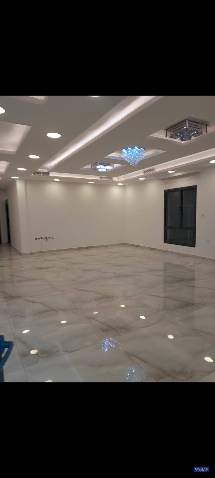 دور ارضي ٤غرف وخدامه مستر وصاله ويوجد دور صاله كبيره ودوانيه وغرفة ساي13