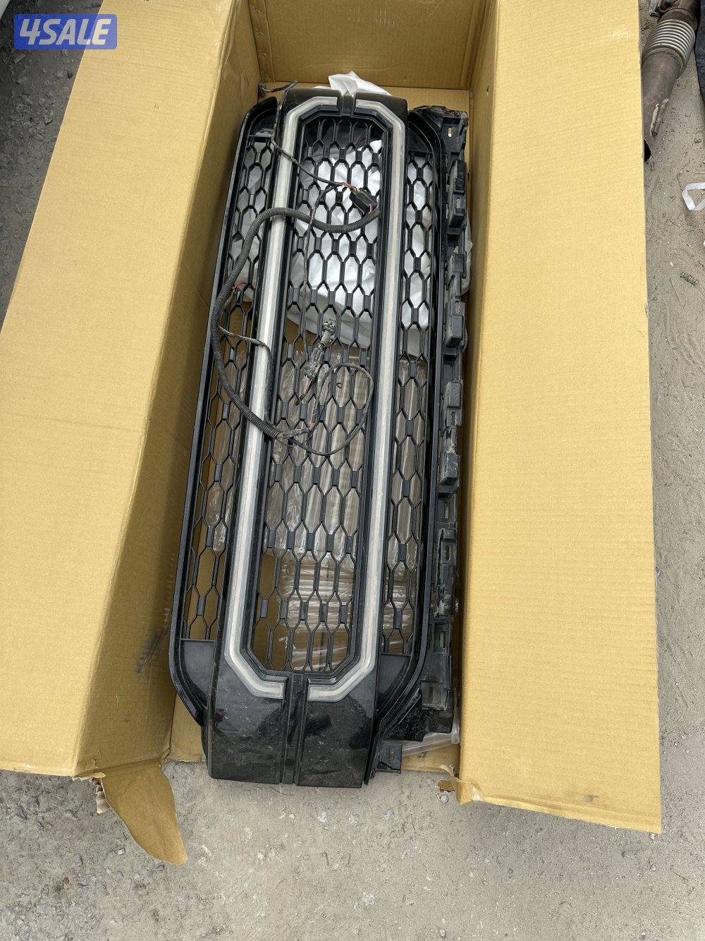 دبات معا كتاوت. + شبك شبه جديد حق وانيت فورد F150 موديل 20231