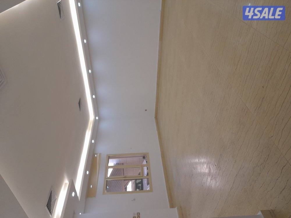 دور ارضي ٤غرف وخدامه مستر وصاله ويوجد دور صاله كبيره ودوانيه وغرفة ساي15