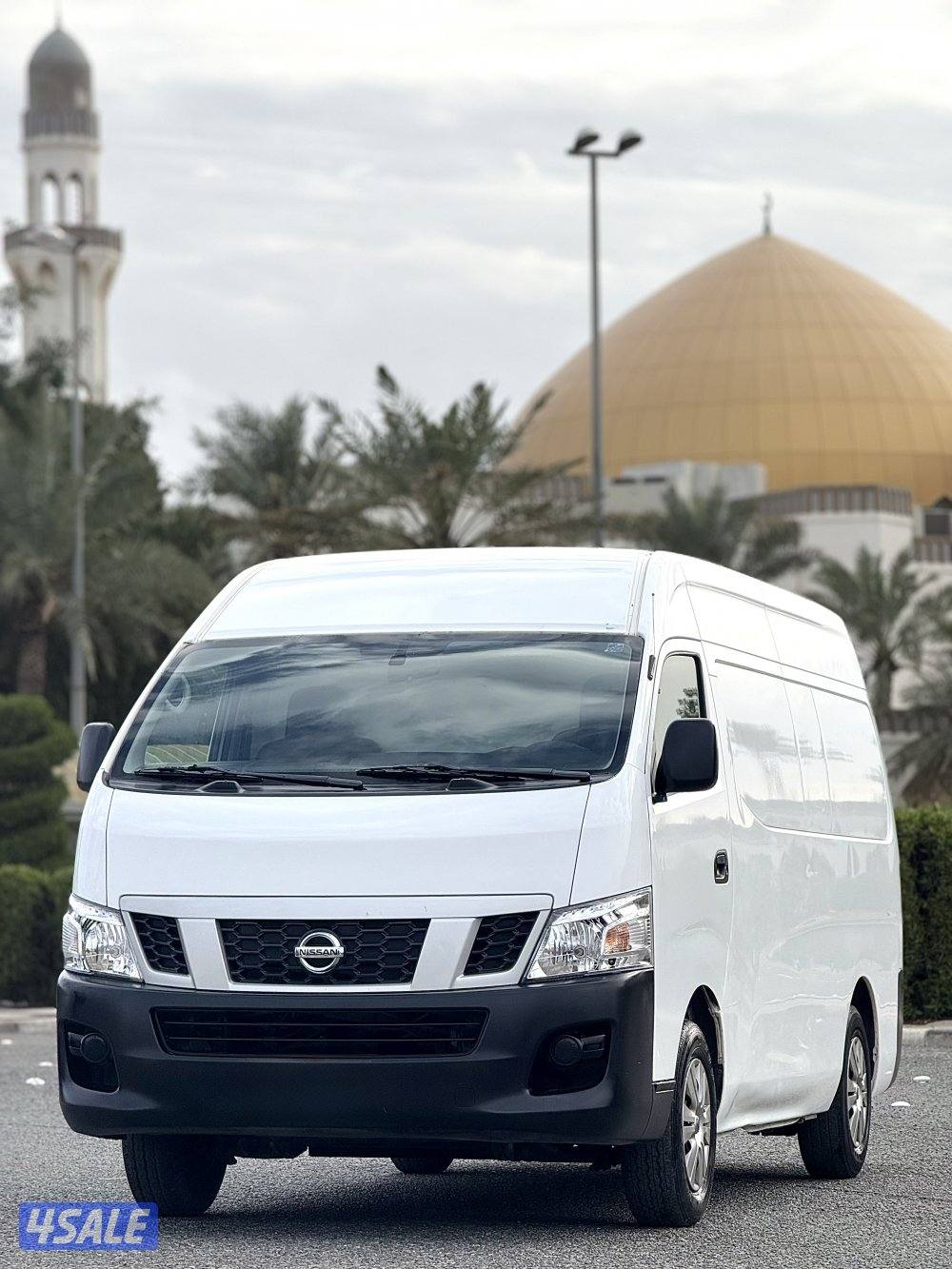 نيسان اورفان ٢٠١٧ ماشي ٦٩. الف Nissan urvan 2017 69k..kms2