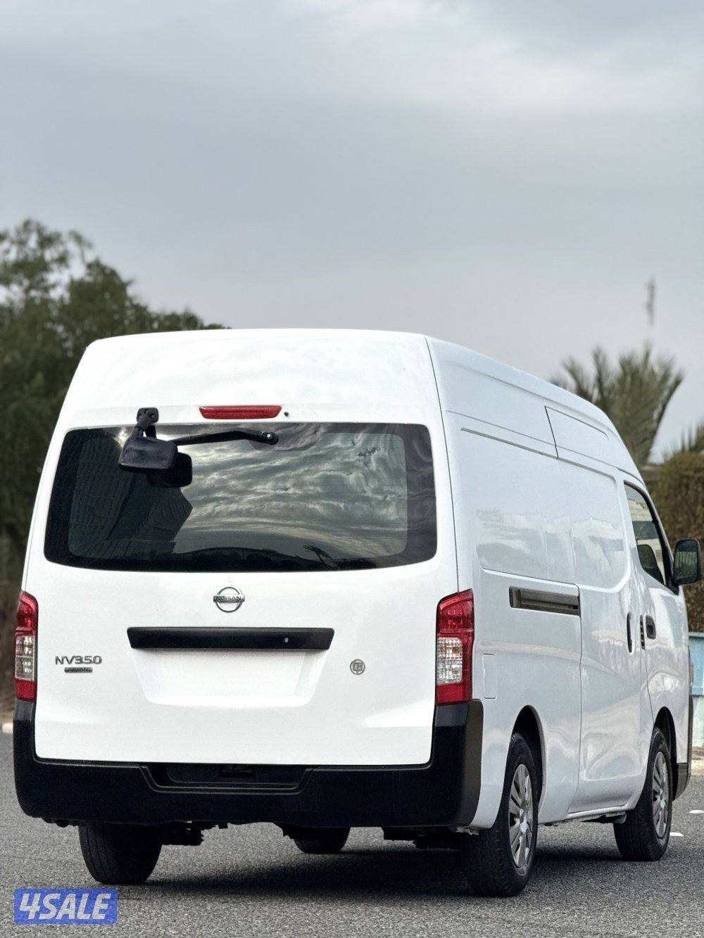 نيسان اورفان ٢٠١٧ ماشي ٦٩. الف Nissan urvan 2017 69k..kms4