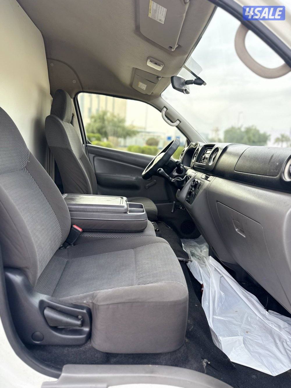 نيسان اورفان ٢٠١٧ ماشي ٦٩. الف Nissan urvan 2017 69k..kms7