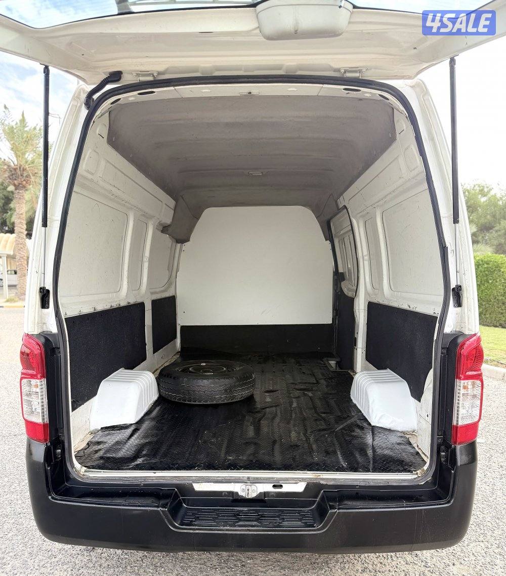 نيسان اورفان ٢٠١٧ ماشي ٦٩. الف Nissan urvan 2017 69k..kms9