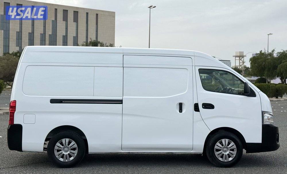 نيسان اورفان ٢٠١٧ ماشي ٦٩. الف Nissan urvan 2017 69k..kms11