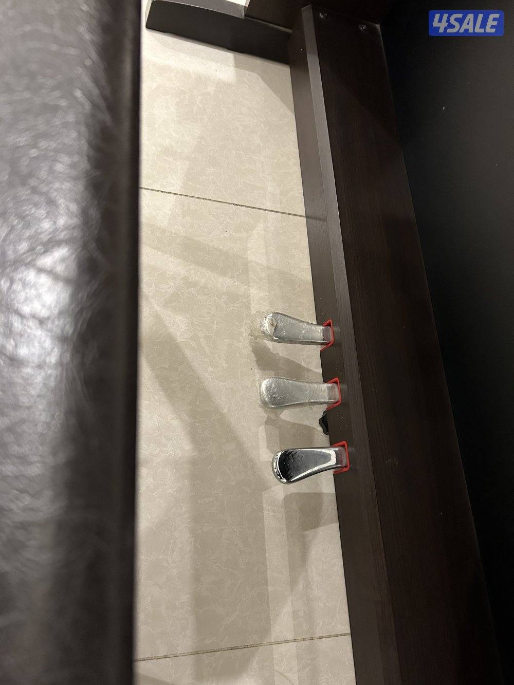 Yamaha ARIUS Digital Piano – Like New, With Bench3