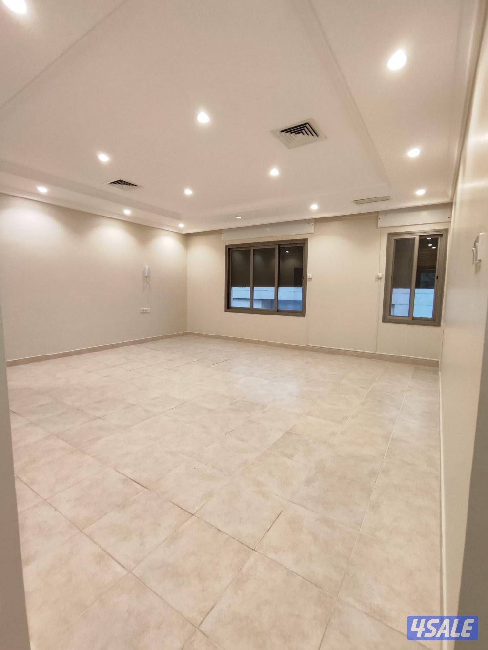 للايجار دور مع روف كبير في الجابرية0