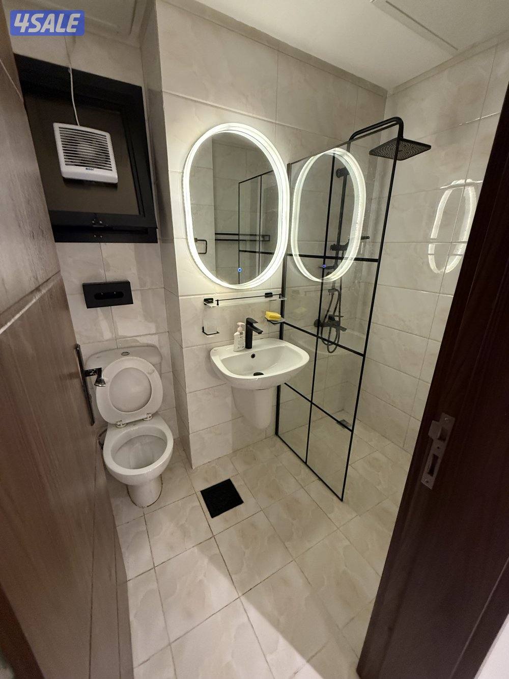 شقه ٣غرف وصاله وحمامين ومطبخ بها غرفه ماستر5