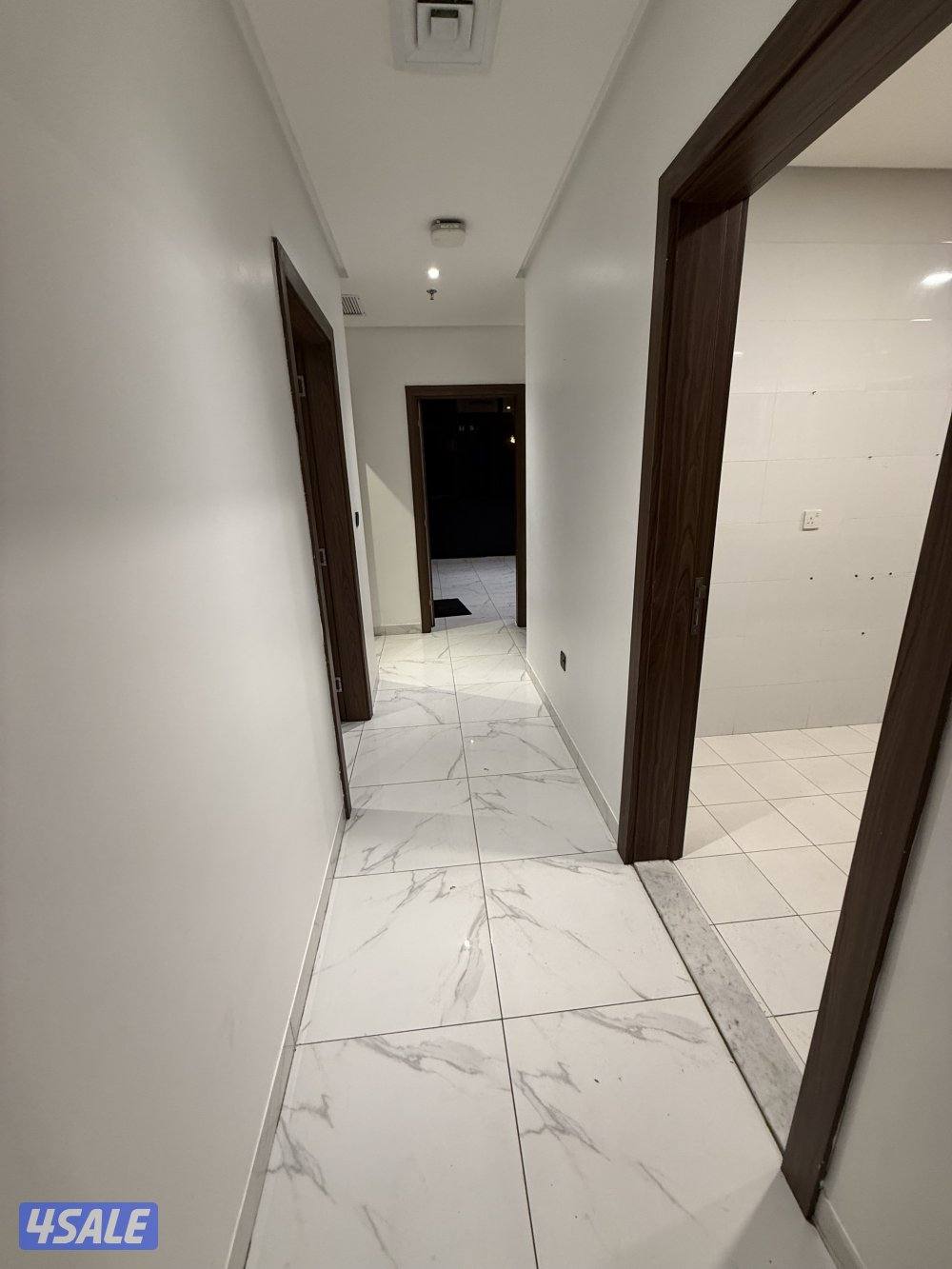 شقه ٣غرف وصاله وحمامين ومطبخ بها غرفه ماستر7