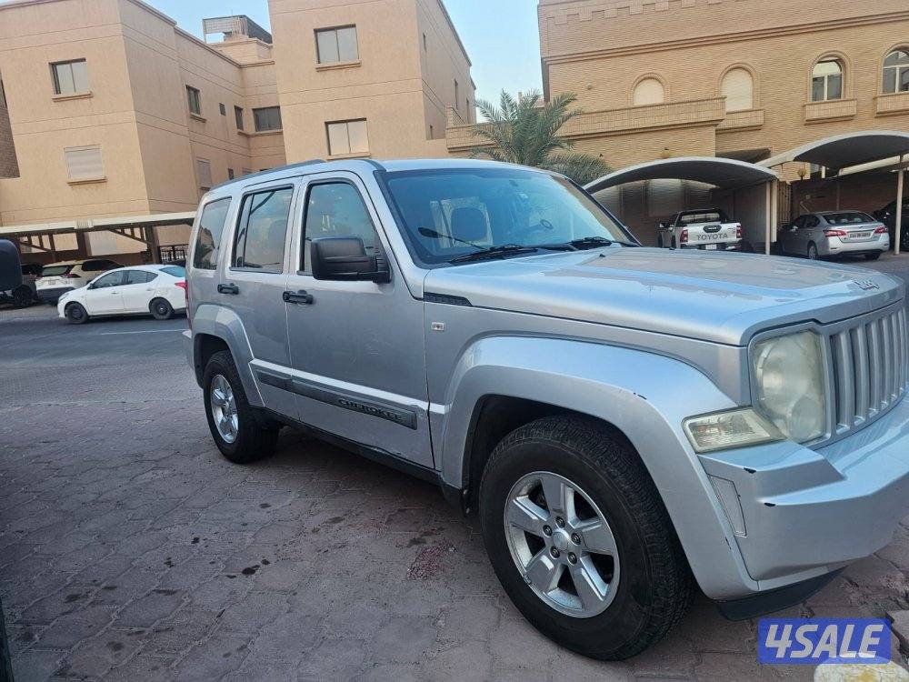 جيب شيروكي سبورت دبل 20123