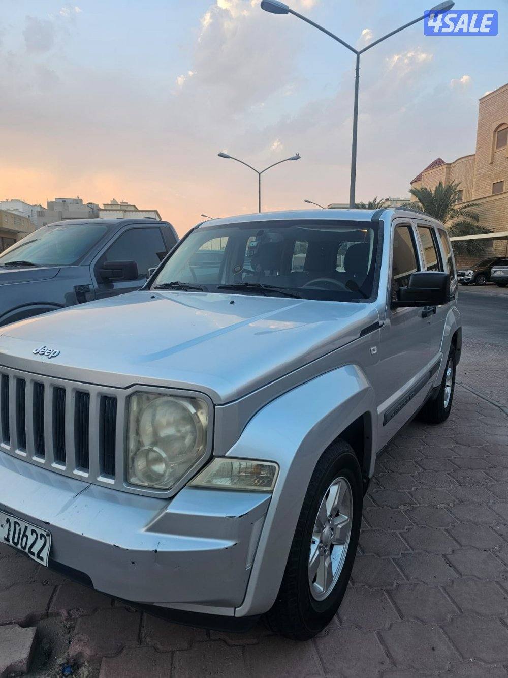 جيب شيروكي سبورت دبل 20125