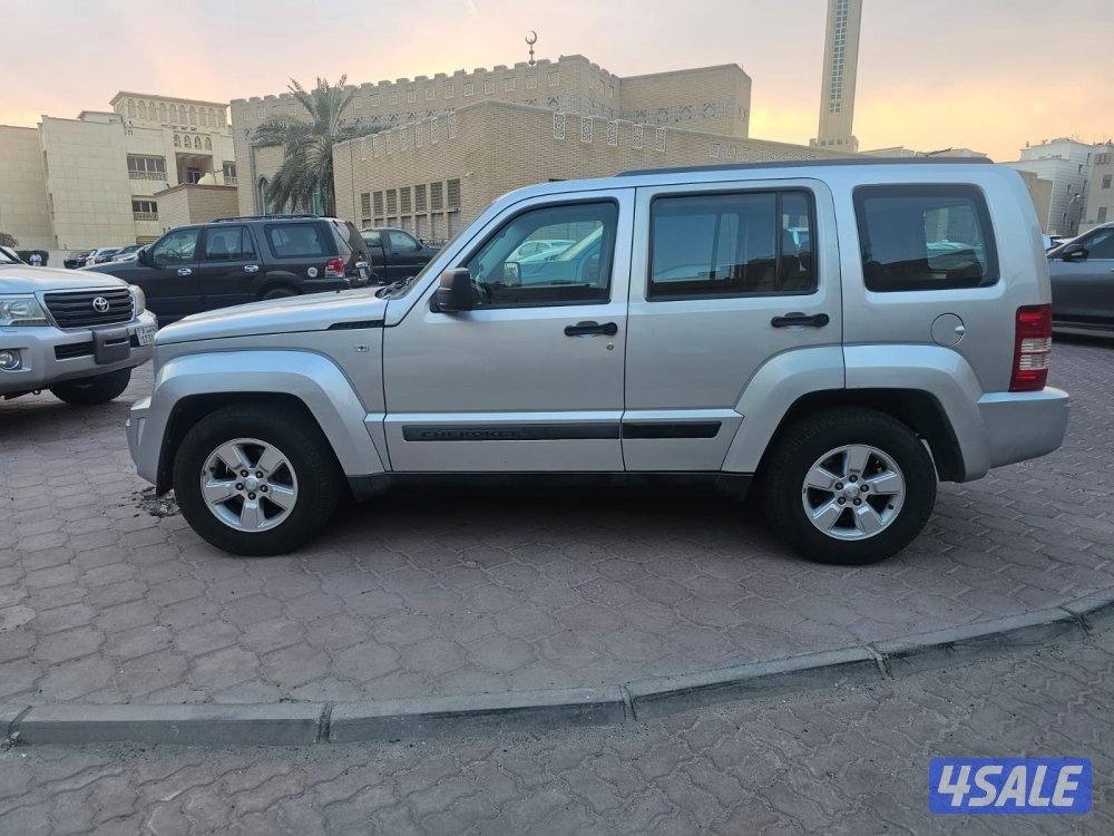 جيب شيروكي سبورت دبل 20124