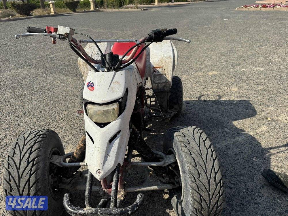 بقي يماها بلاستر ٢٠٠٦ شغال او مو ناقصه شي عليه ايزي دعسه او شوته0