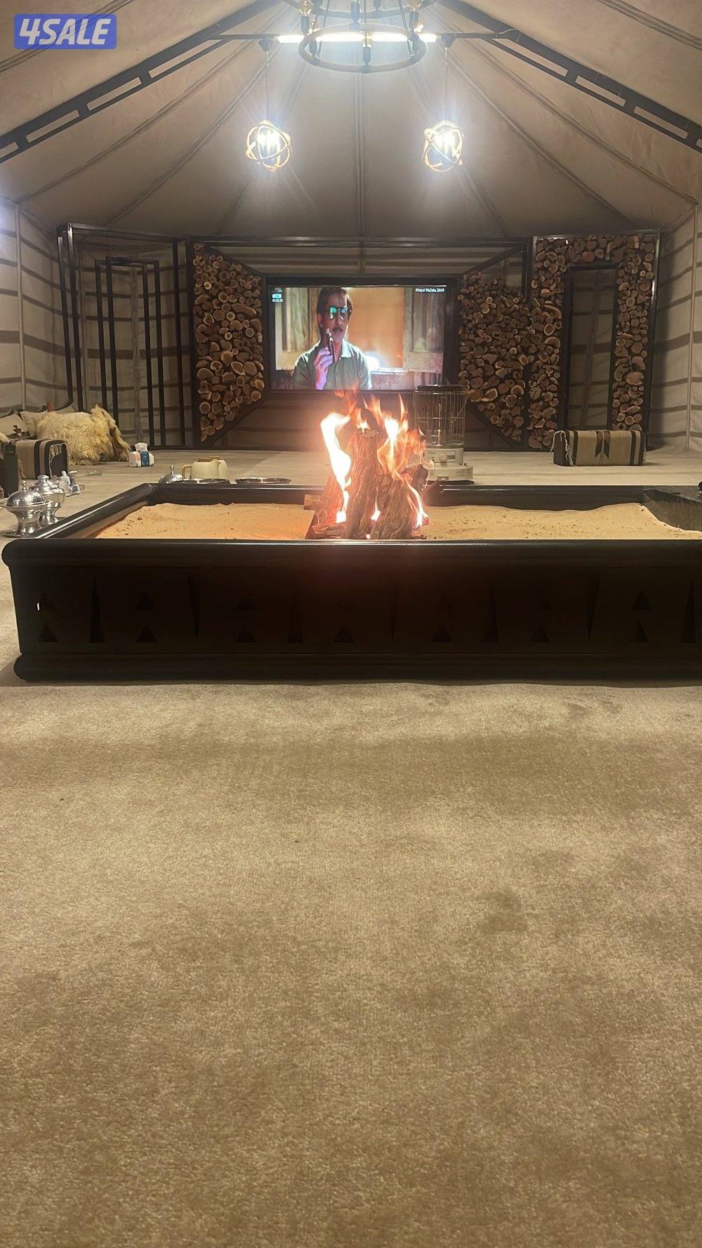 للبيع ستاند حطب مع استاند تلفزيون الطول ٦ متر والارتفاع مترين و ٧٠0