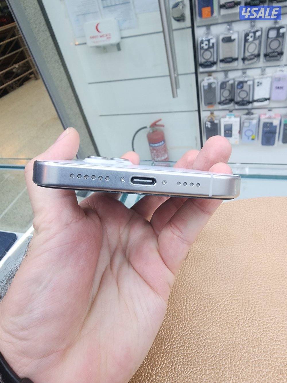 iphone 16 promax 256gb white 100%battery 6month warranty.2