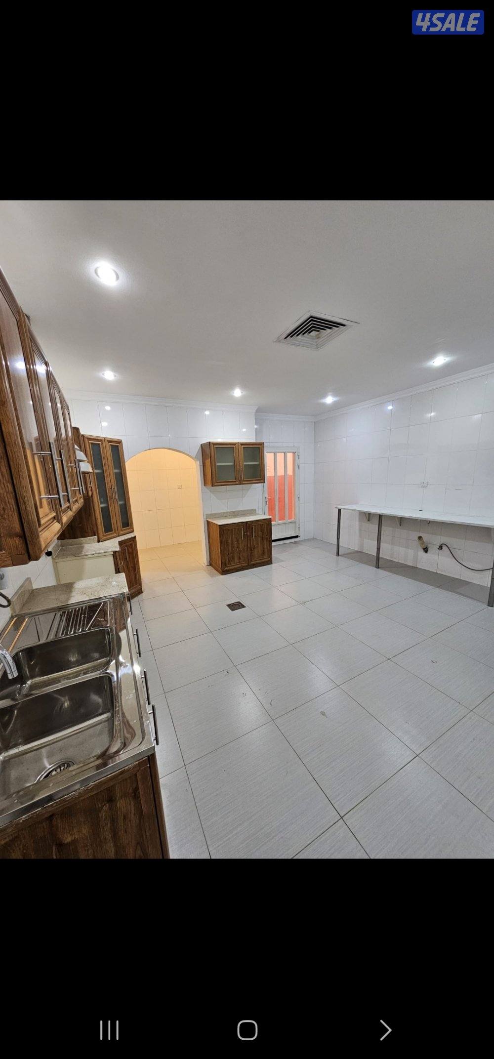 للإيجار فيلا بالعقيلة1