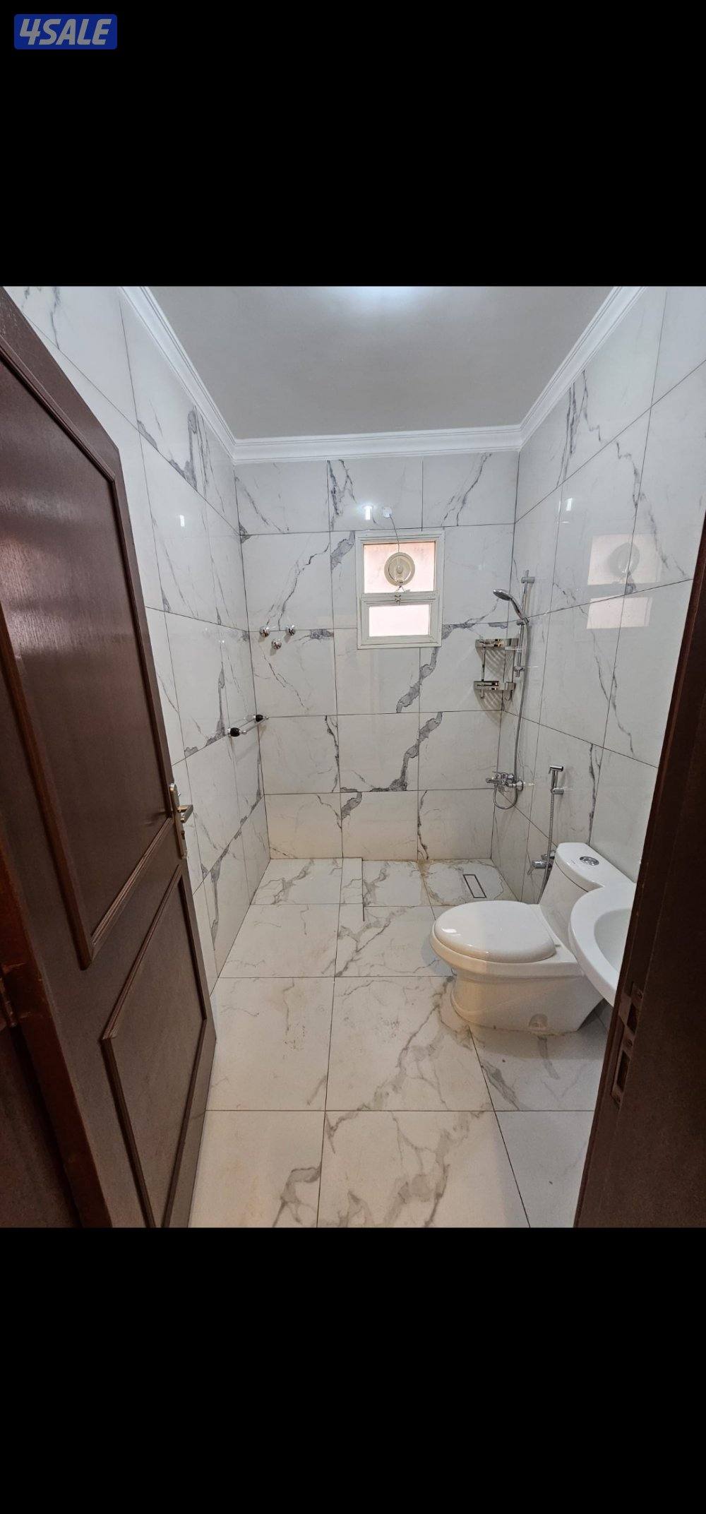 للإيجار فيلا بالعقيلة3